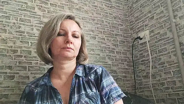 Snapshot of EdithManning chatting on March 2025 08:06:01 AM EdithManning online show from March 2025 08:06:01 AM
