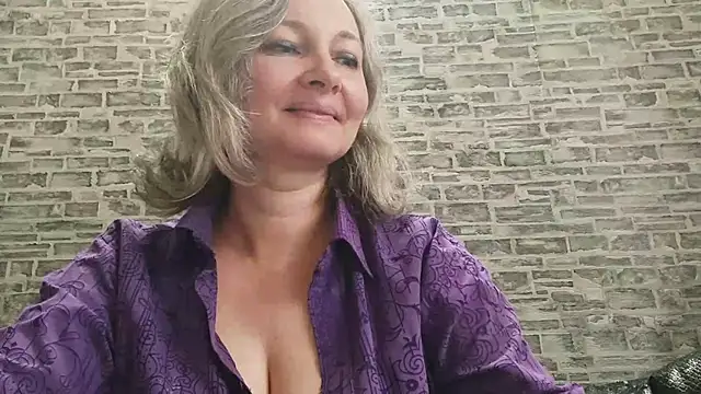 Snapshot of EdithManning chatting on October 2025 05:27:02 AM EdithManning online show from October 2025 05:27:02 AM