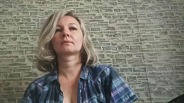 Snapshot of EdithManning chatting on October 2025 05:43:02 AM EdithManning online show from October 2025 05:43:02 AM