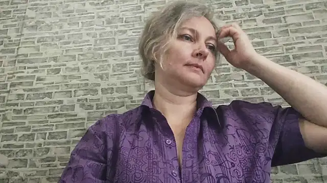 Snapshot of EdithManning chatting on October 2025 07:23:02 AM EdithManning online show from October 2025 07:23:02 AM