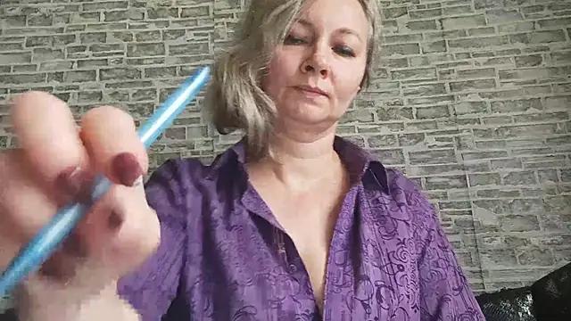 Snapshot of EdithManning chatting on October 2025 06:28:02 AM EdithManning online show from October 2025 06:28:02 AM