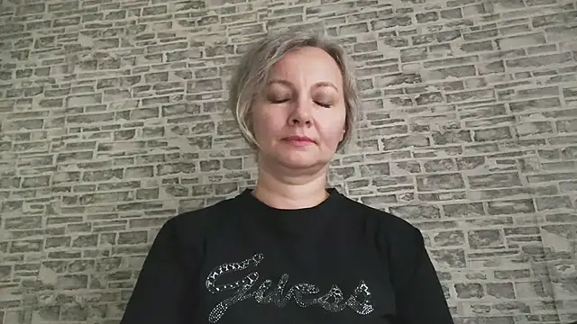 Snapshot of EdithManning chatting on October 2025 07:09:02 AM EdithManning online show from October 2025 07:09:02 AM