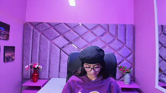 Miaa Thopmson online show from November 2025 12:13:01 AM