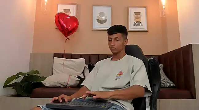 Snapshot of wolf_james123 chatting on February 2025 07:27:01 PM wolf james123 online show from February 2025 07:27:01 PM