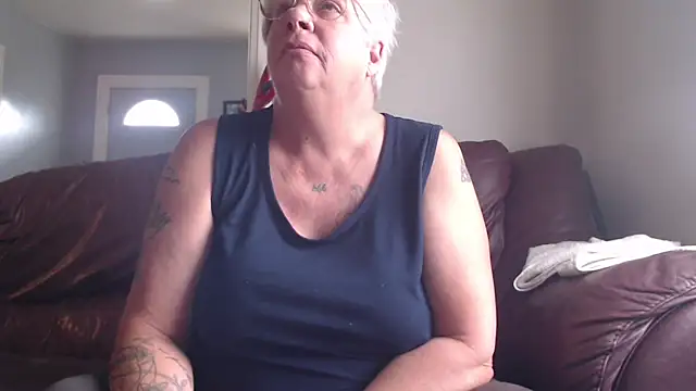 canadiancougar1965 online show from October 2025 02:27:02 PM