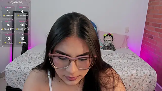 Snapshot of charlotte_blass chatting on December 2024 01:24:01 PM charlotte blass online show from December 2024 01:24:01 PM