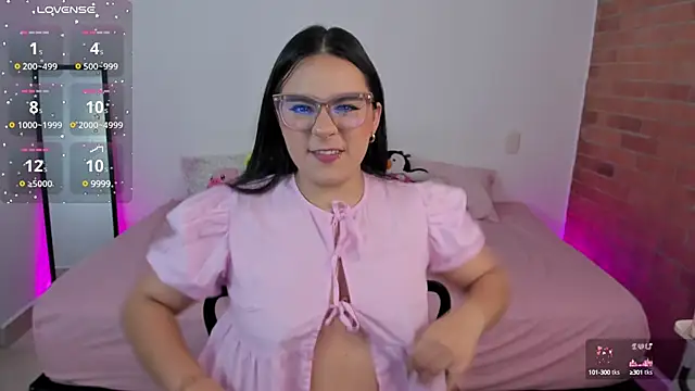 Snapshot of charlotte_blass chatting on December 2024 02:28:01 AM charlotte blass online show from December 2024 02:28:01 AM