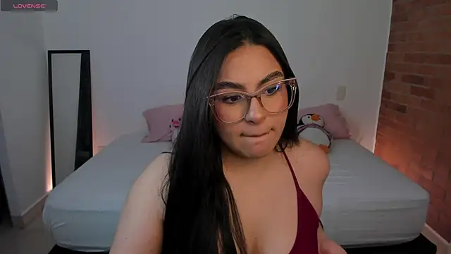 Snapshot of charlotte_blass chatting on January 2025 01:56:01 AM charlotte blass online show from January 2025 01:56:01 AM