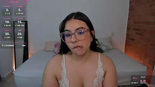 Snapshot of charlotte_blass chatting on January 2025 05:19:02 AM charlotte blass online show from January 2025 05:19:02 AM
