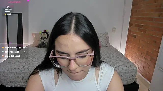 Snapshot of charlotte_blass chatting on January 2025 04:17:02 AM charlotte blass online show from January 2025 04:17:02 AM