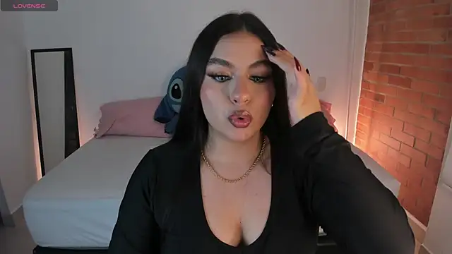 Snapshot of charlotte_blass chatting on February 2025 02:31:01 AM charlotte blass online show from February 2025 02:31:01 AM