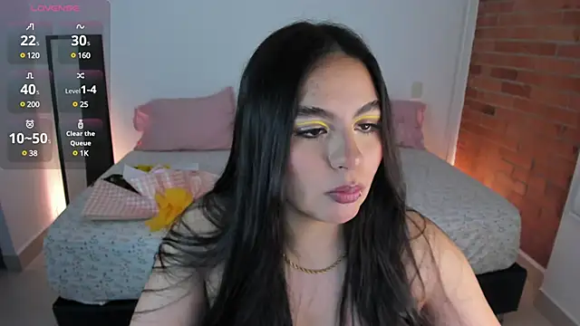 Snapshot of charlotte_blass chatting on March 2025 02:05:02 AM charlotte blass online show from March 2025 02:05:02 AM