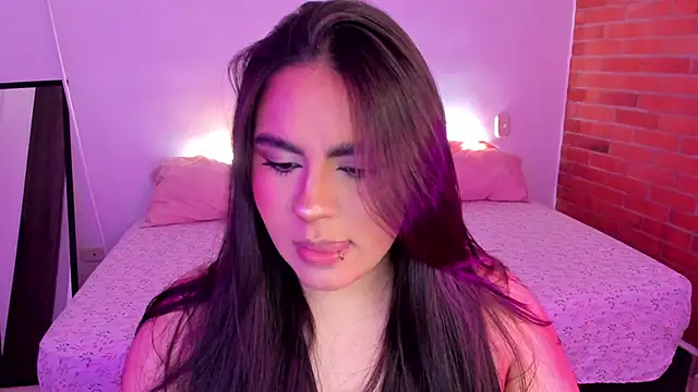 Snapshot of charlotte_blass chatting on September 2025 02:22:01 AM charlotte blass online show from September 2025 02:22:01 AM
