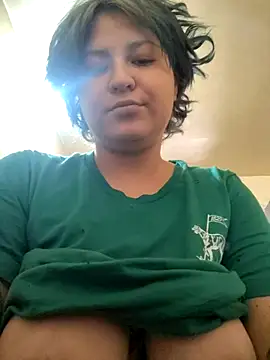 Snapshot of iDogrose21 chatting on November 2025 04:40:02 PM iDogrose21 online show from November 2025 04:40:02 PM