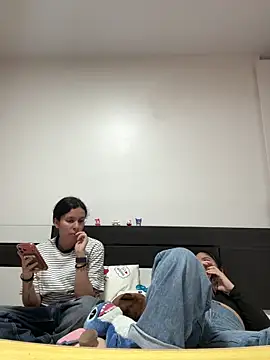 daniniescobarr online show from April 2026 12:39:02 PM