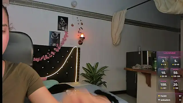 emilyrouxe online show from March 2025 07:27:02 PM