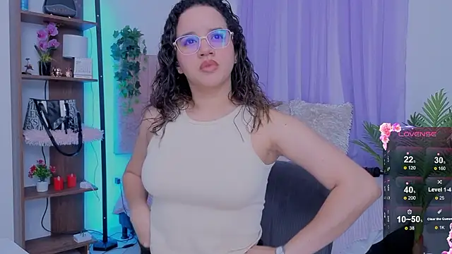 Snapshot of emilyrouxe chatting on February 2026 03:56:02 PM emilyrouxe online show from February 2026 03:56:02 PM