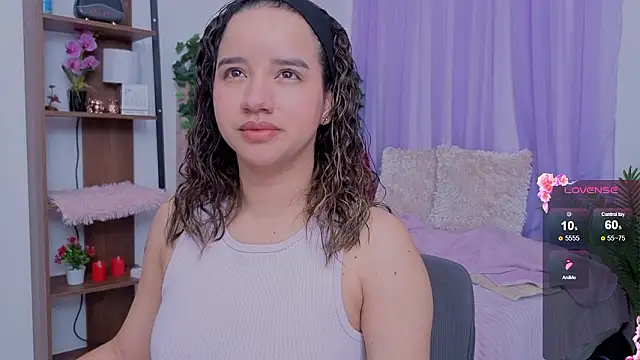 Snapshot of emilyrouxe chatting on February 2026 01:45:02 PM emilyrouxe online show from February 2026 01:45:02 PM