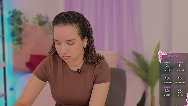 Snapshot of emilyrouxe chatting on March 2026 04:01:01 PM emilyrouxe online show from March 2026 04:01:01 PM