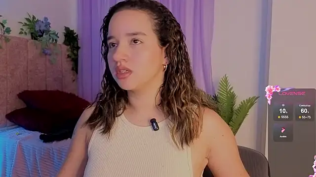 Snapshot of emilyrouxe chatting on March 2026 04:44:02 PM emilyrouxe online show from March 2026 04:44:02 PM