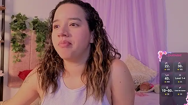 Snapshot of emilyrouxe chatting on March 2026 04:33:01 PM emilyrouxe online show from March 2026 04:33:01 PM