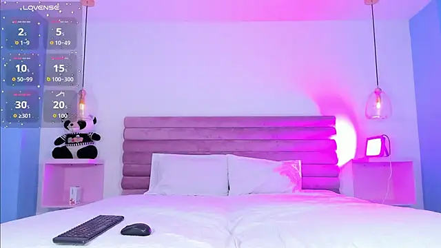 Snapshot of AbyCooper chatting on November 2025 12:18:01 PM AbyCooper online show from November 2025 12:18:01 PM