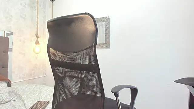 maddy cooper  online show from December 2024 01:14:01 AM