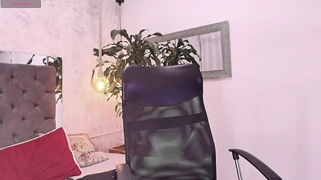 maddy cooper  online show from December 2024 08:58:02 PM