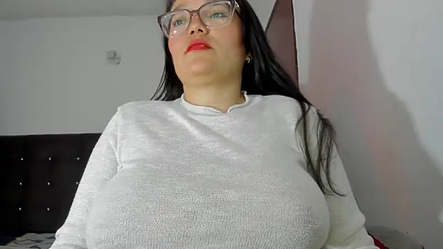 Snapshot of ValeriSimmons chatting on September 2025 01:55:01 PM ValeriSimmons online show from September 2025 01:55:01 PM