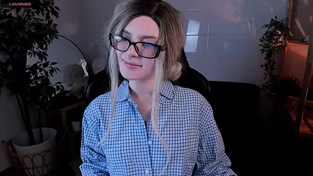 Snapshot of Siren_Vibe chatting on January 2025 03:02:01 PM Siren Vibe online show from January 2025 03:02:01 PM