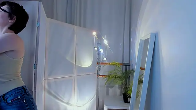 Snapshot of Siren_Vibe chatting on February 2025 09:38:01 PM Siren Vibe online show from February 2025 09:38:01 PM