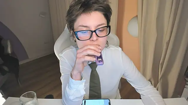 Snapshot of Siren_Vibe chatting on February 2025 01:13:02 AM Siren Vibe online show from February 2025 01:13:02 AM