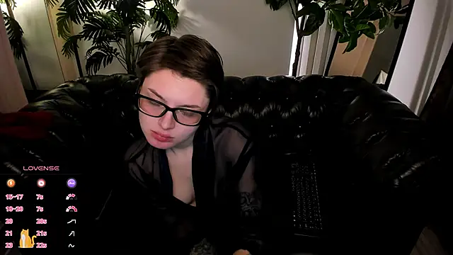 Snapshot of Siren_Vibe chatting on February 2025 09:57:01 PM Siren Vibe online show from February 2025 09:57:01 PM