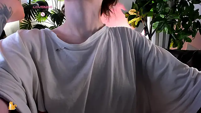 Snapshot of Siren_Vibe chatting on February 2025 01:16:02 AM Siren Vibe online show from February 2025 01:16:02 AM