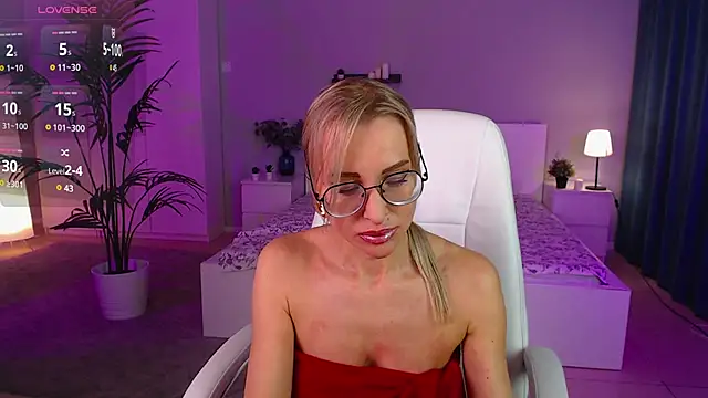 Snapshot of Fay_Dunaway chatting on March 2025 12:26:02 PM Fay Dunaway online show from March 2025 12:26:02 PM