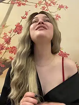 Snapshot of KikiWatson chatting on December 2024 06:20:02 PM KikiWatson online show from December 2024 06:20:02 PM