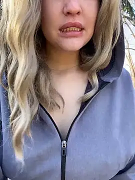 Snapshot of KikiWatson chatting on December 2024 11:21:02 AM KikiWatson online show from December 2024 11:21:02 AM