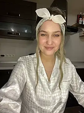 Snapshot of KikiWatson chatting on December 2024 03:01:01 PM KikiWatson online show from December 2024 03:01:01 PM