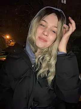 Snapshot of KikiWatson chatting on December 2024 07:00:02 PM KikiWatson online show from December 2024 07:00:02 PM