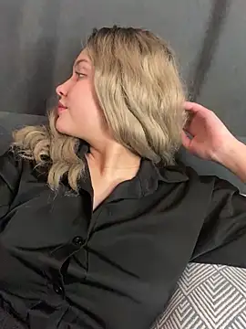 Snapshot of KikiWatson chatting on December 2024 01:28:01 PM KikiWatson online show from December 2024 01:28:01 PM