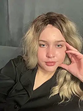 Snapshot of KikiWatson chatting on December 2024 04:30:01 PM KikiWatson online show from December 2024 04:30:01 PM