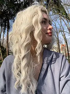 Snapshot of KikiWatson chatting on January 2025 08:06:01 AM KikiWatson online show from January 2025 08:06:01 AM