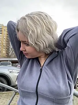 Snapshot of KikiWatson chatting on January 2025 11:10:02 AM KikiWatson online show from January 2025 11:10:02 AM