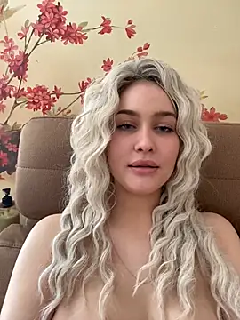 Snapshot of KikiWatson chatting on January 2025 11:03:02 AM KikiWatson online show from January 2025 11:03:02 AM