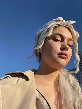 Snapshot of KikiWatson chatting on January 2025 07:06:02 AM KikiWatson online show from January 2025 07:06:02 AM