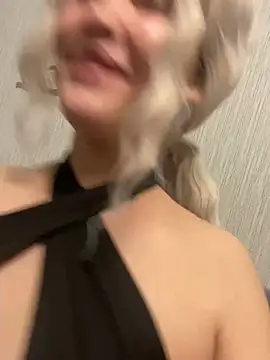 Snapshot of KikiWatson chatting on January 2025 11:17:02 AM KikiWatson online show from January 2025 11:17:02 AM