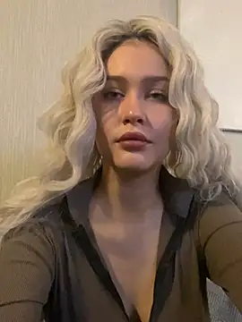 Snapshot of KikiWatson chatting on January 2025 08:10:01 AM KikiWatson online show from January 2025 08:10:01 AM