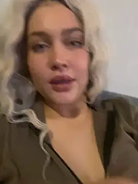 Snapshot of KikiWatson chatting on January 2025 11:11:01 AM KikiWatson online show from January 2025 11:11:01 AM