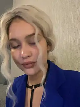 Snapshot of KikiWatson chatting on January 2025 11:23:02 AM KikiWatson online show from January 2025 11:23:02 AM