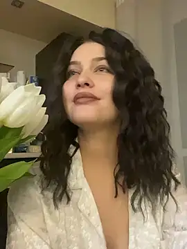 Snapshot of KikiWatson chatting on February 2025 05:04:02 PM KikiWatson online show from February 2025 05:04:02 PM